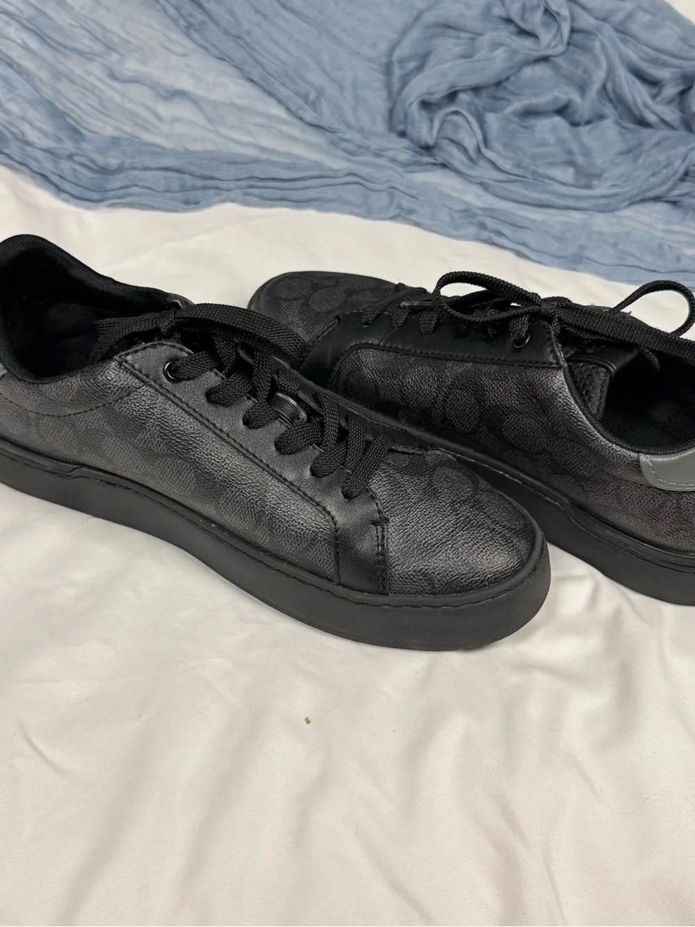 Coach Women’s 8.5 Black Signature Logo Low Top Sneakers Lace Up Shoes - Unisex